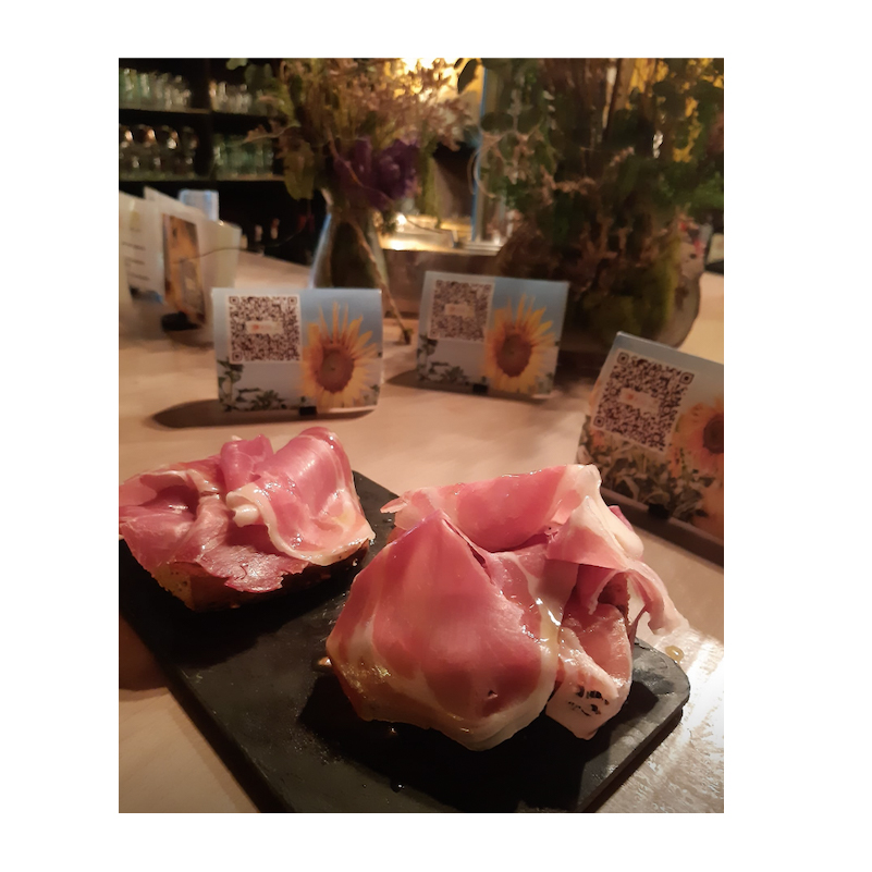 tapa-jamon-serranos-oasis-chill-out